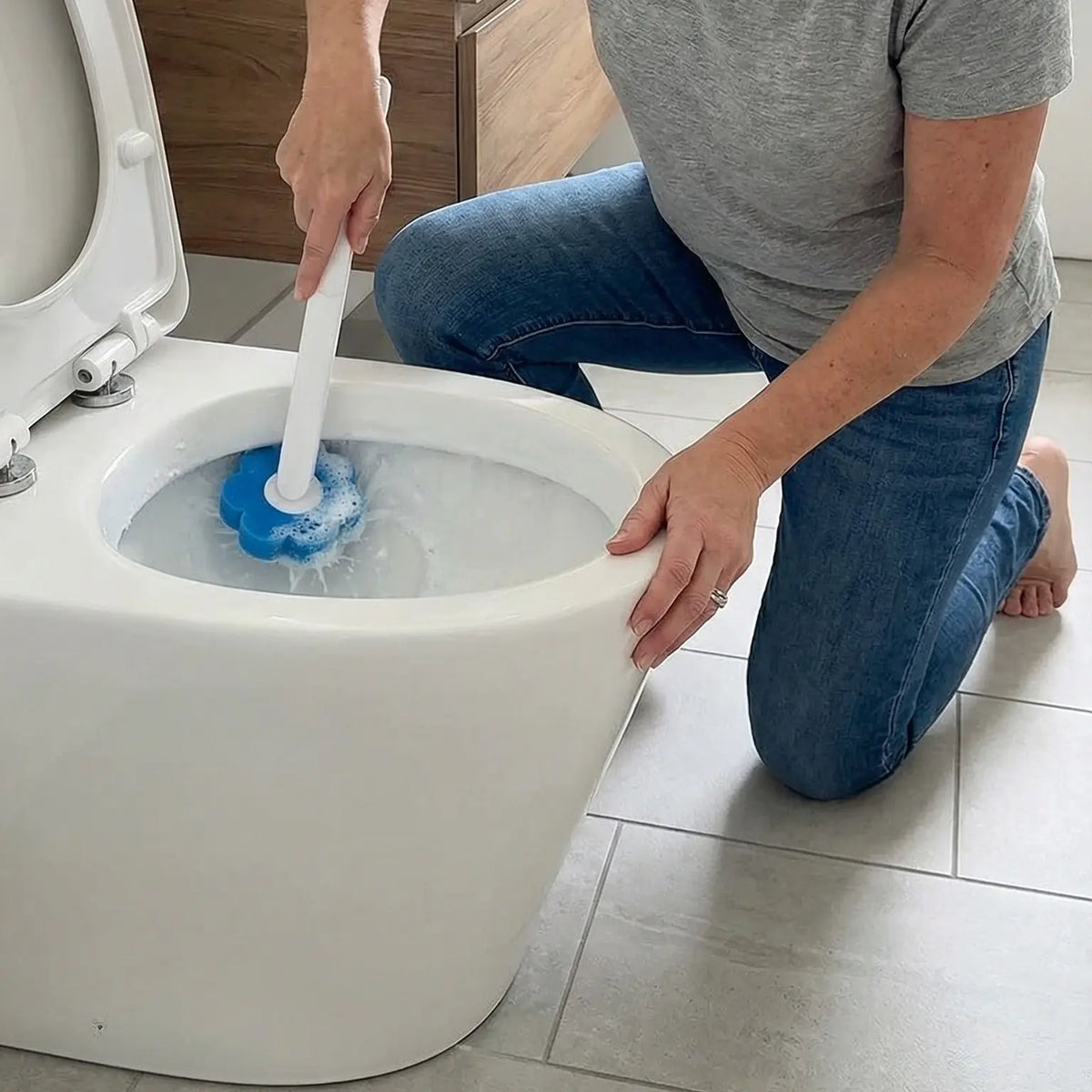 Disposable Toilet Scrubber Refill Heads (32pcs) - Single-Use Pads for Bathroom Deep Clean, Daily Home Care Supplies for Busy Households (Hands Stay Clean)